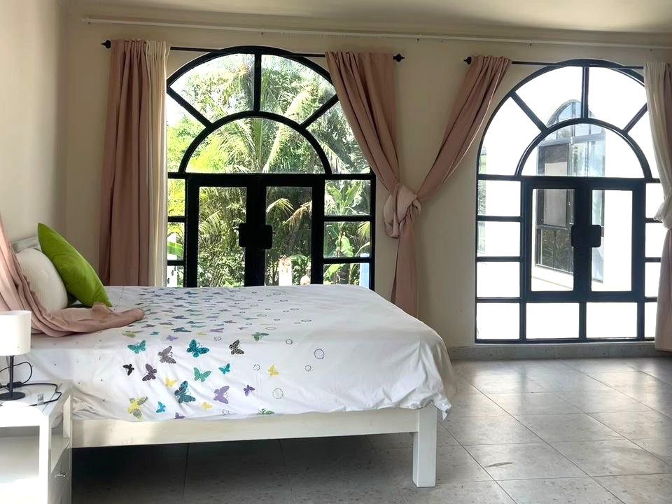 Kusen Jendela Villa Mrs Kerry