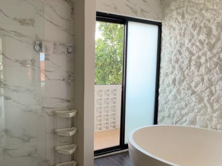 Kusen Pintu Villa Mrs Kerry