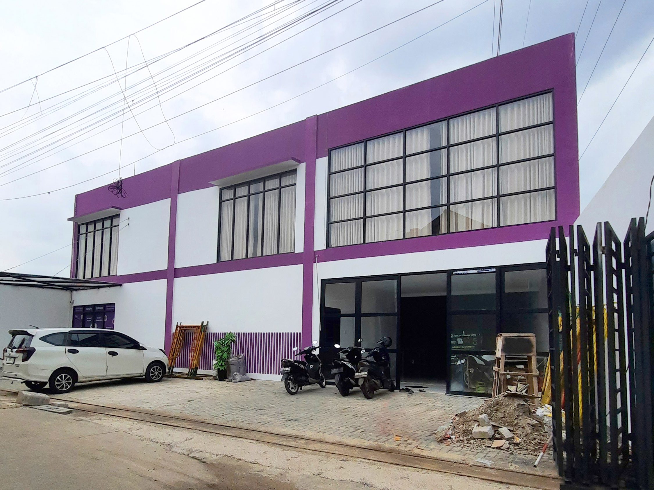 Rumah Bapak Rony Sukatani